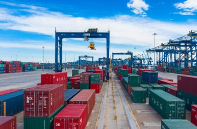 寧波貨運(yùn)公司將繼續(xù)以更加開放、包容的姿態(tài),迎接每一個挑戰(zhàn)與機(jī)遇