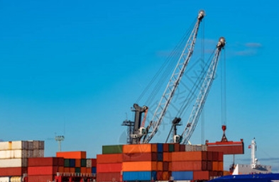 青島貨代公司,這些藍(lán)色引擎馳騁在全球物流的廣闊天地中