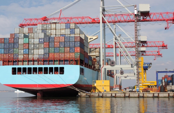 上海國(guó)際貨代作為承接國(guó)際貿(mào)易的紐帶,為貿(mào)易鋪就了一條通天之路