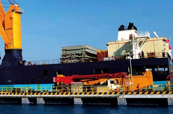 隨著全球貿(mào)易的增長(zhǎng),上海國(guó)際物流正面臨著新的挑戰(zhàn)與機(jī)遇