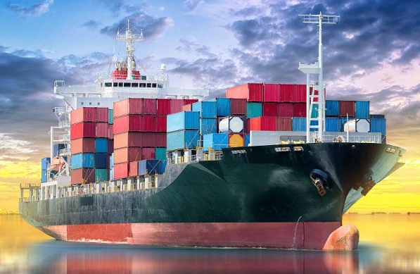 上海在進(jìn)出口貨運(yùn)領(lǐng)域有巨大的競(jìng)爭(zhēng)力,成為全球貿(mào)易的重要樞紐之一