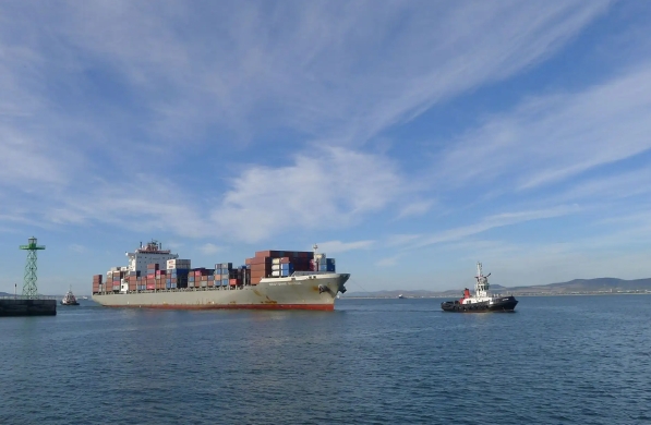 國際物流是企業(yè)全球化戰(zhàn)略的重要組成部分,對(duì)于企業(yè)的發(fā)展至關(guān)重要