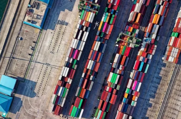 非洲貨運代理作為中非貿(mào)易的重要一環(huán),既面臨著挑戰(zhàn)也擁抱著機遇